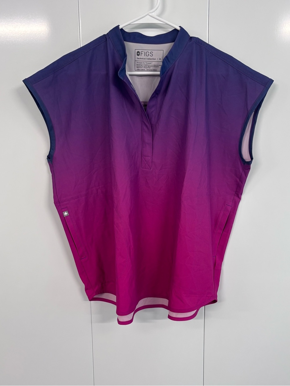 FIGS Scrub Top Womens Medium Blue Purple Pink Ombre V-Neck Technical Collection